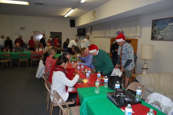 HolidayPotLuck_0025